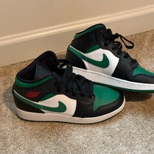 Nike Kids Sneakers - Green, Black, and White